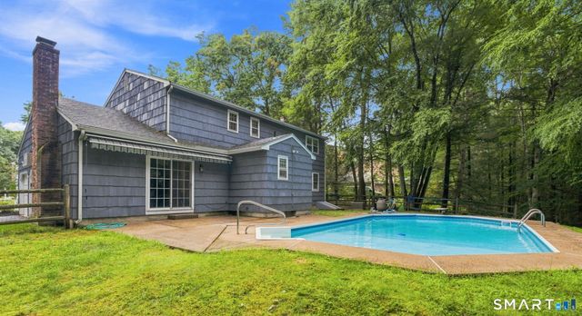 39 Berkshire Way, Simsbury, CT 06070