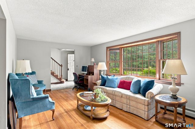 39 Berkshire Way, Simsbury, CT 06070