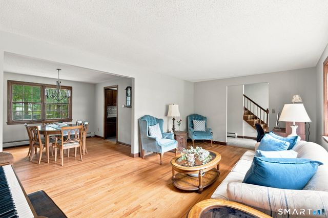 39 Berkshire Way, Simsbury, CT 06070