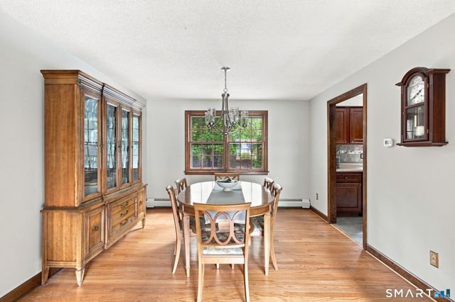 39 Berkshire Way, Simsbury, CT 06070