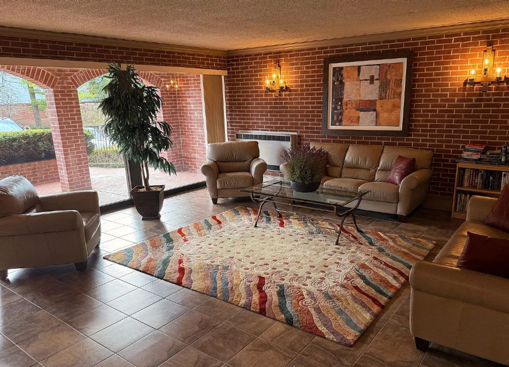 2066 Saint Johns Avenue 304, Highland Park, IL 60035