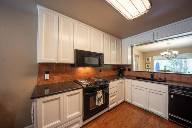 1128 Fairway Ct, Murphys, CA 95247