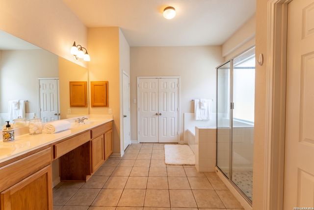 24823 WHITE CRK, San Antonio, TX 78255