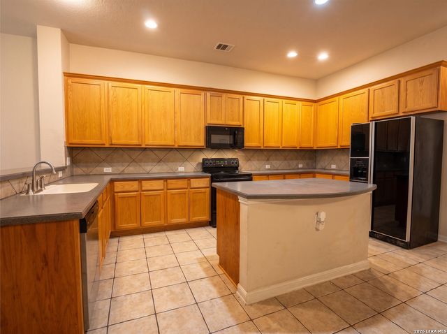 24823 WHITE CRK, San Antonio, TX 78255