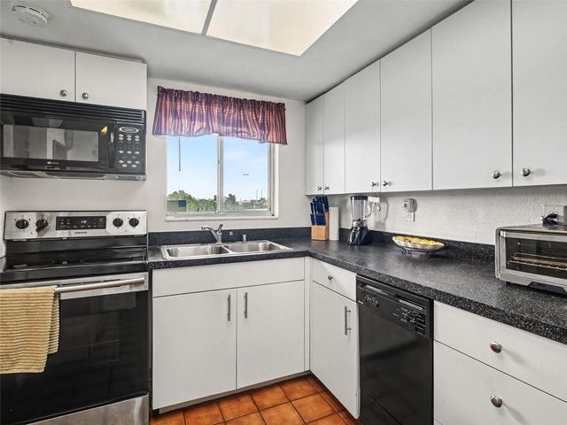 4137 LAKE BAYSHORE DRIVE C505, Bradenton, FL 34205