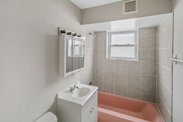 805 N 22nd Avenue 1, Melrose Park, IL 60160