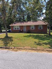 2840 Carriage Lane, South Fulton, GA 30349