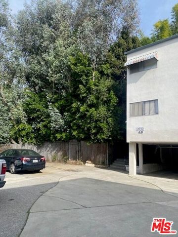 2030 Holly Drive, Los Angeles, CA 90068