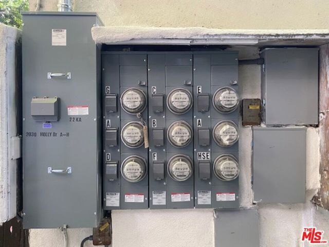 2030 Holly Drive, Los Angeles, CA 90068