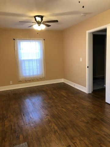 412 Grove Street NE, Albuquerque, NM 87108