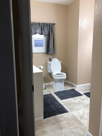 412 Grove Street NE, Albuquerque, NM 87108