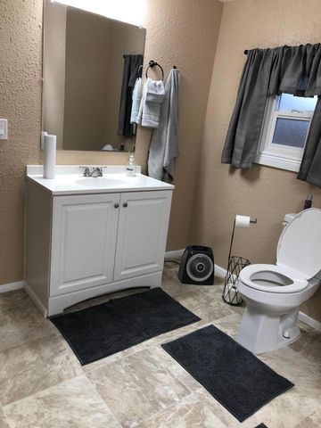 412 Grove Street NE, Albuquerque, NM 87108
