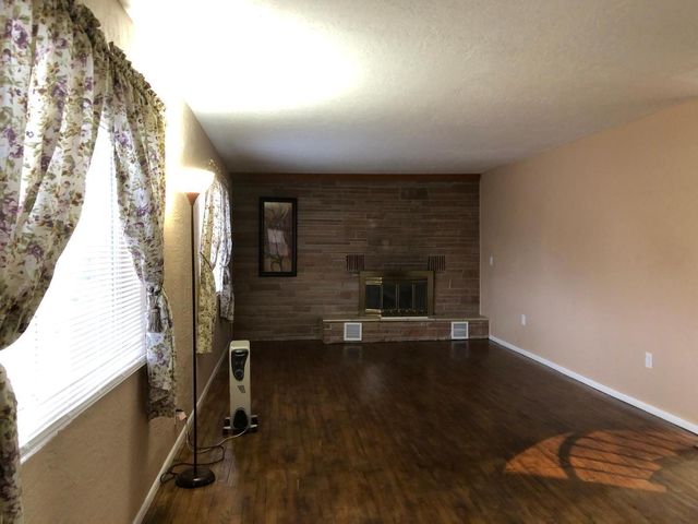 412 Grove Street NE, Albuquerque, NM 87108