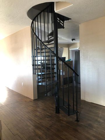412 Grove Street NE, Albuquerque, NM 87108