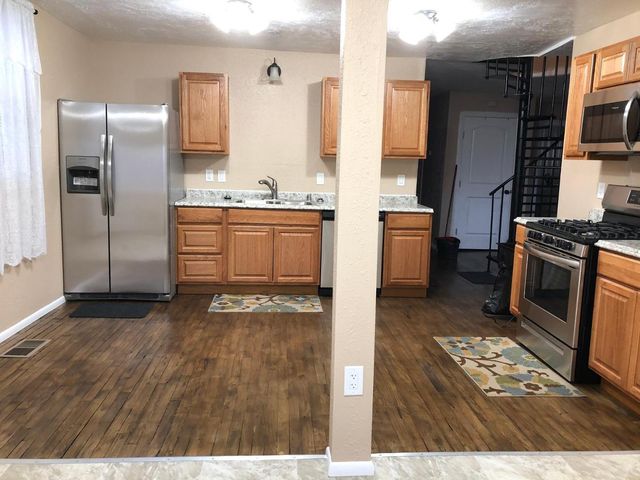412 Grove Street NE, Albuquerque, NM 87108
