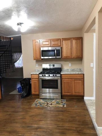 412 Grove Street NE, Albuquerque, NM 87108