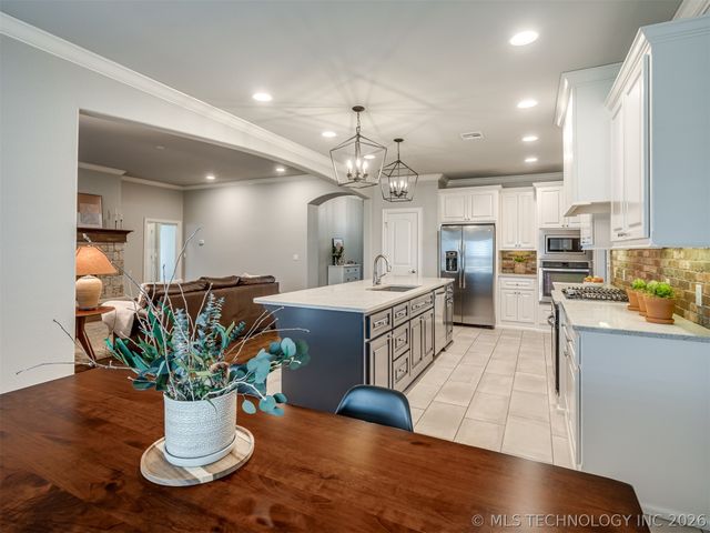 9038 N 66th East Avenue, Owasso, OK 74055