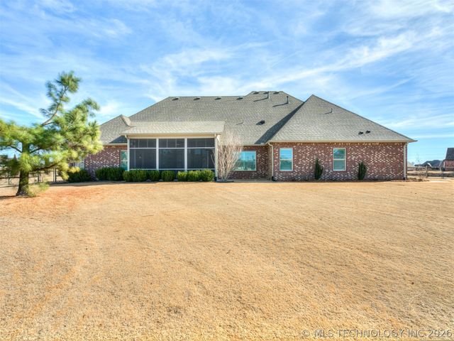9038 N 66th East Avenue, Owasso, OK 74055