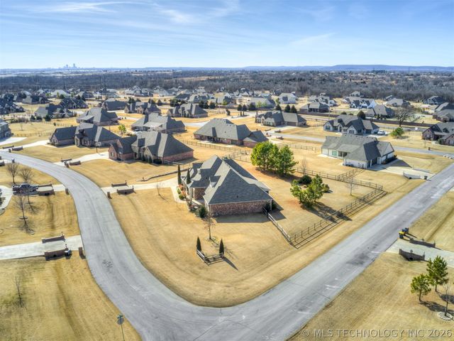 9038 N 66th East Avenue, Owasso, OK 74055