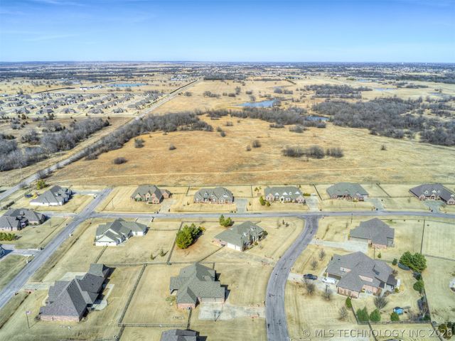 9038 N 66th East Avenue, Owasso, OK 74055