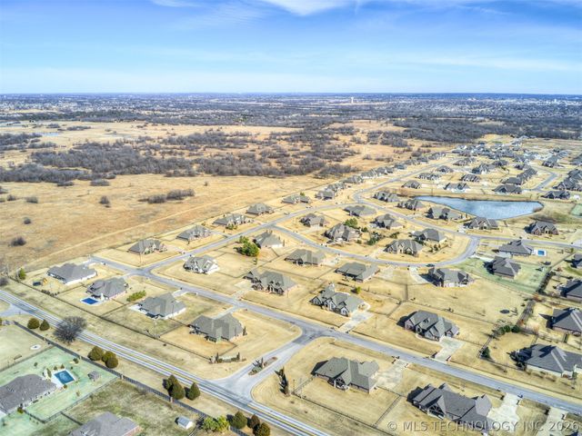 9038 N 66th East Avenue, Owasso, OK 74055