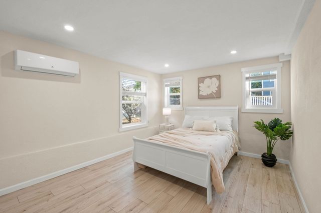 879 Wood St., Oakland, CA 94607