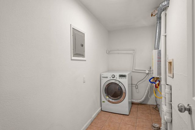 879 Wood St., Oakland, CA 94607