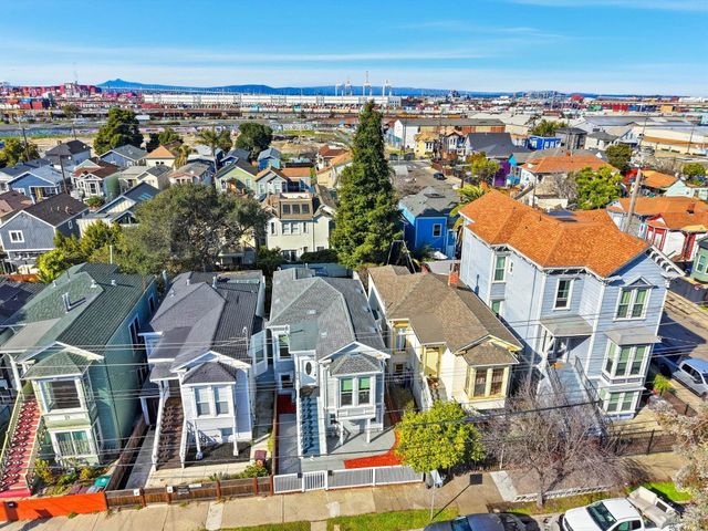 879 Wood St., Oakland, CA 94607