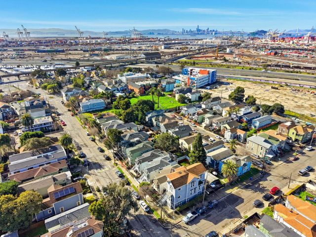 879 Wood St., Oakland, CA 94607