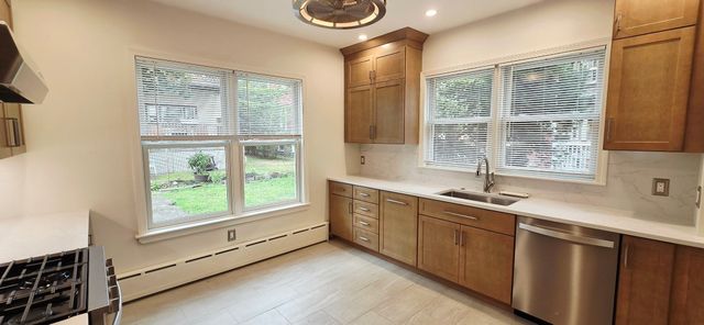 102-104 Bayswater St 104, Boston, MA 02128