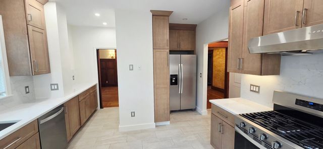 102-104 Bayswater St 104, Boston, MA 02128