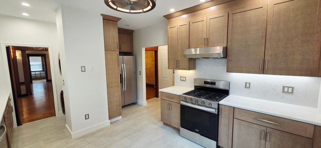 102-104 Bayswater St 104, Boston, MA 02128
