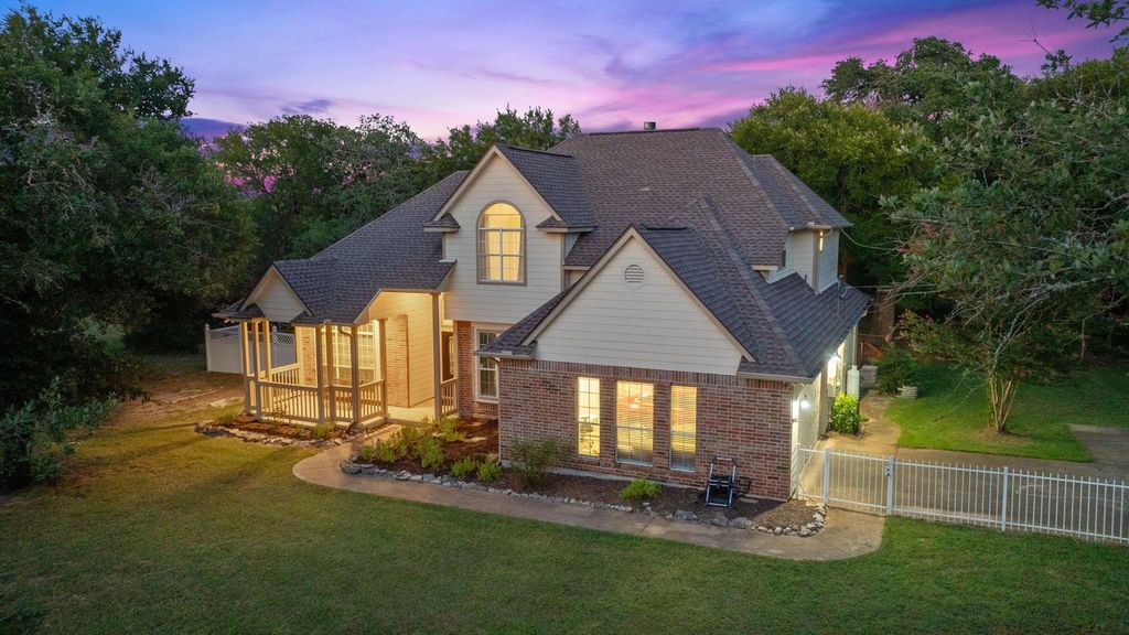 121 Arabian Ave, Liberty Hill, TX 78642