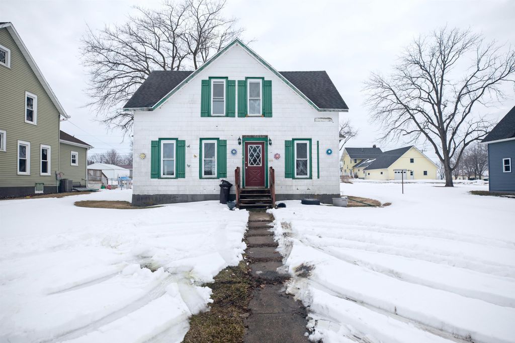 108 W Railroad Street, Fredericksburg, IA 50630