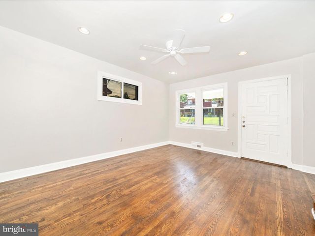 3960 BLAINE ST NE, Washington, DC 20019