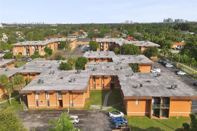 9459 SW 76th St R7, Miami, FL 33173