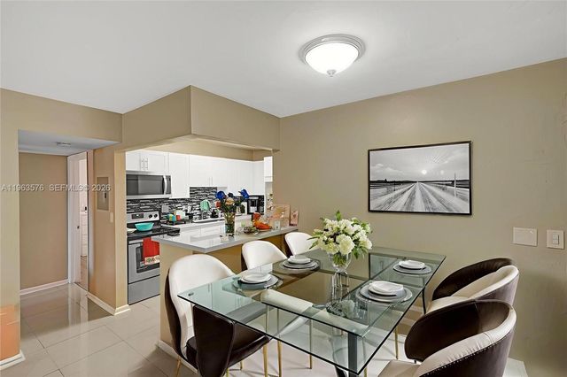 9459 SW 76th St R7, Miami, FL 33173