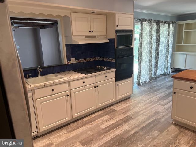 16 WENDY RD, Reading, PA 19601