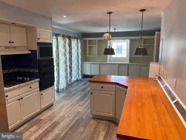 16 WENDY RD, Reading, PA 19601