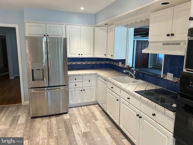 16 WENDY RD, Reading, PA 19601