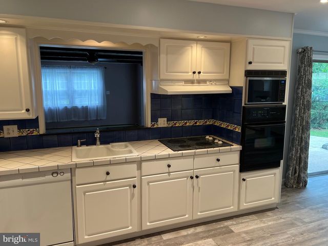 16 WENDY RD, Reading, PA 19601