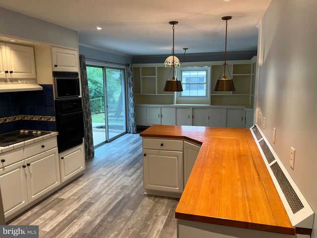 16 WENDY RD, Reading, PA 19601