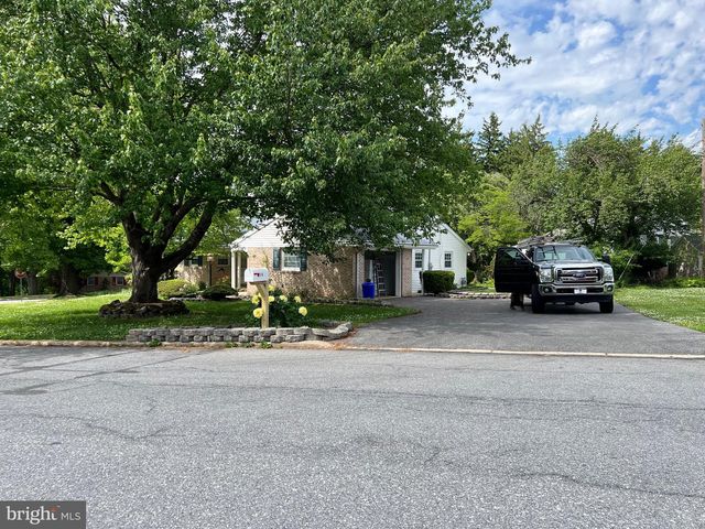 16 WENDY RD, Reading, PA 19601