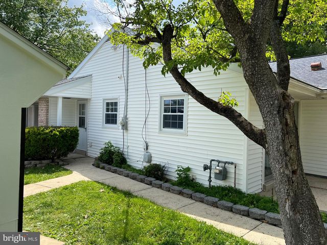 16 WENDY RD, Reading, PA 19601