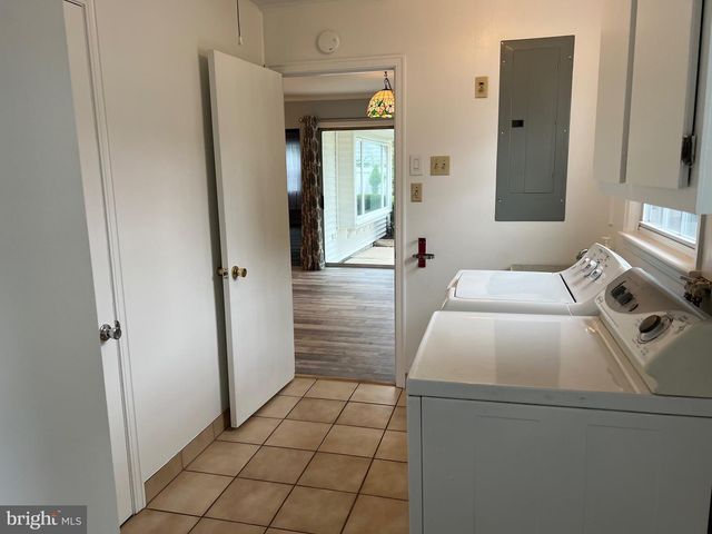 16 WENDY RD, Reading, PA 19601