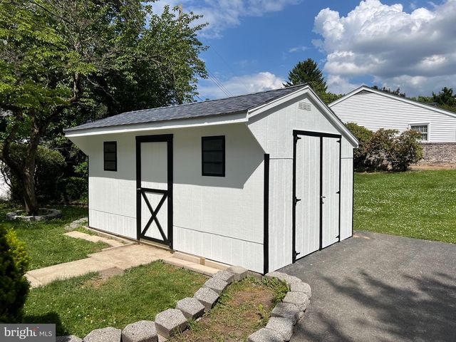 16 WENDY RD, Reading, PA 19601