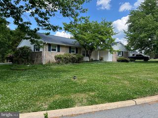 16 WENDY RD, Reading, PA 19601