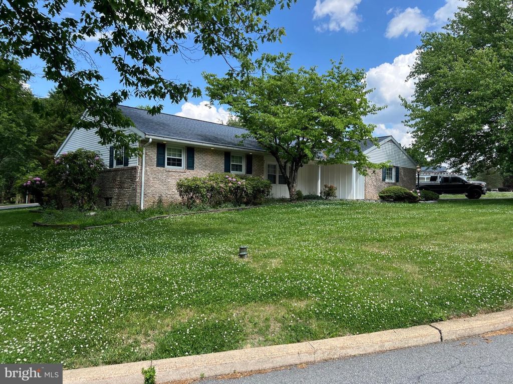 16 WENDY RD, Reading, PA 19601