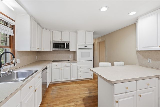 28 Spring Rd, Westborough, MA 01581