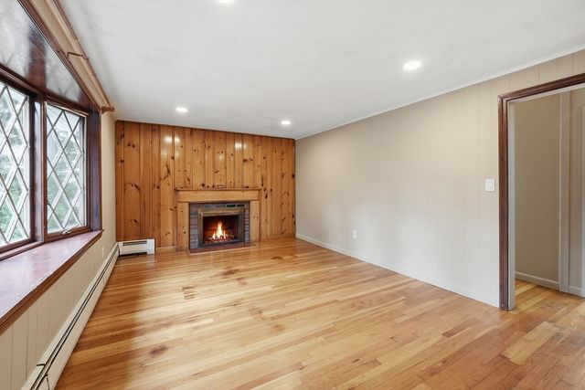 28 Spring Rd, Westborough, MA 01581